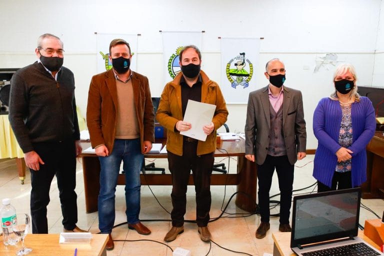 Reconocimiento a graduados de la Facultad de Ingeniería: “Nos llena de orgullo destacar este gran aporte para nuestro país” expresó Daniel López