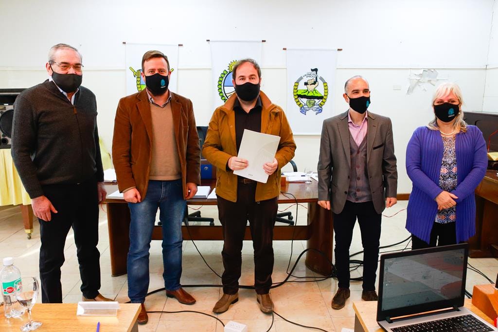 Reconocimiento a graduados de la Facultad de Ingeniería: “Nos llena de orgullo destacar este gran aporte para nuestro país” expresó Daniel López