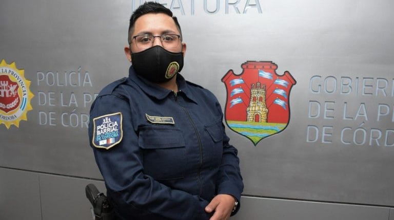 Córdoba: por primera vez, un oficial trans consiguió su credencial policial acorde a su identidad de género