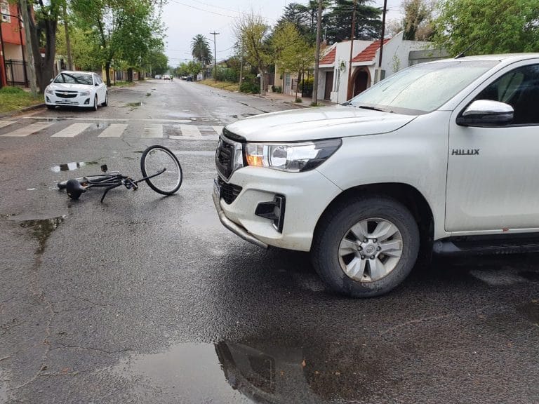 Tras accidente un joven ciclista fue trasladado al hospital local