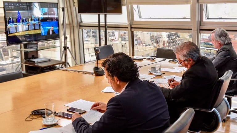 Felipe Solá llamó a los países del G20 a invertir en la Argentina para lograr una recuperación económica tras la pandemia