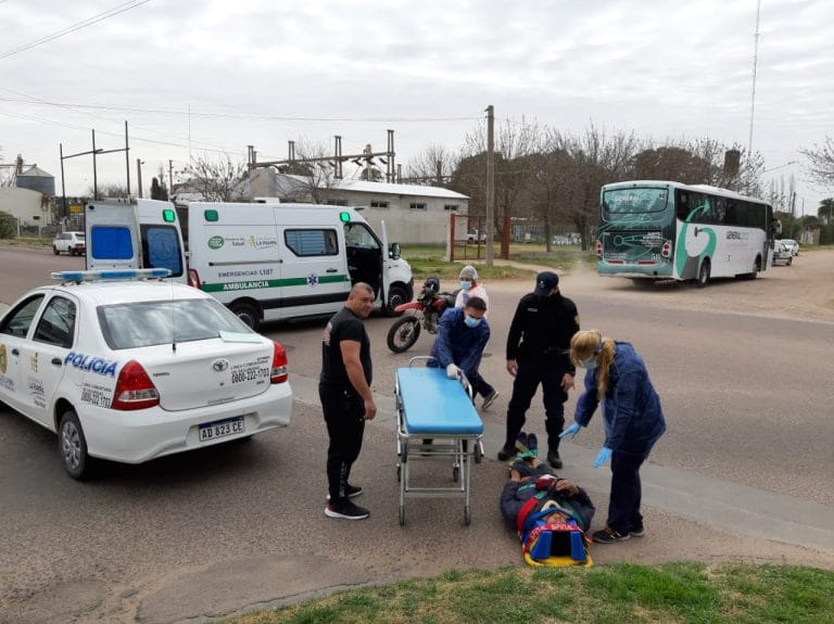 Motociclista chocó un colectivo y fue hospitalizado