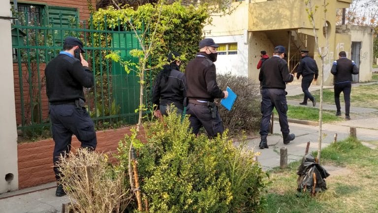 Importante allanamiento en barrio Malvinas por el robo a una camioneta: Un hombre fue demorado