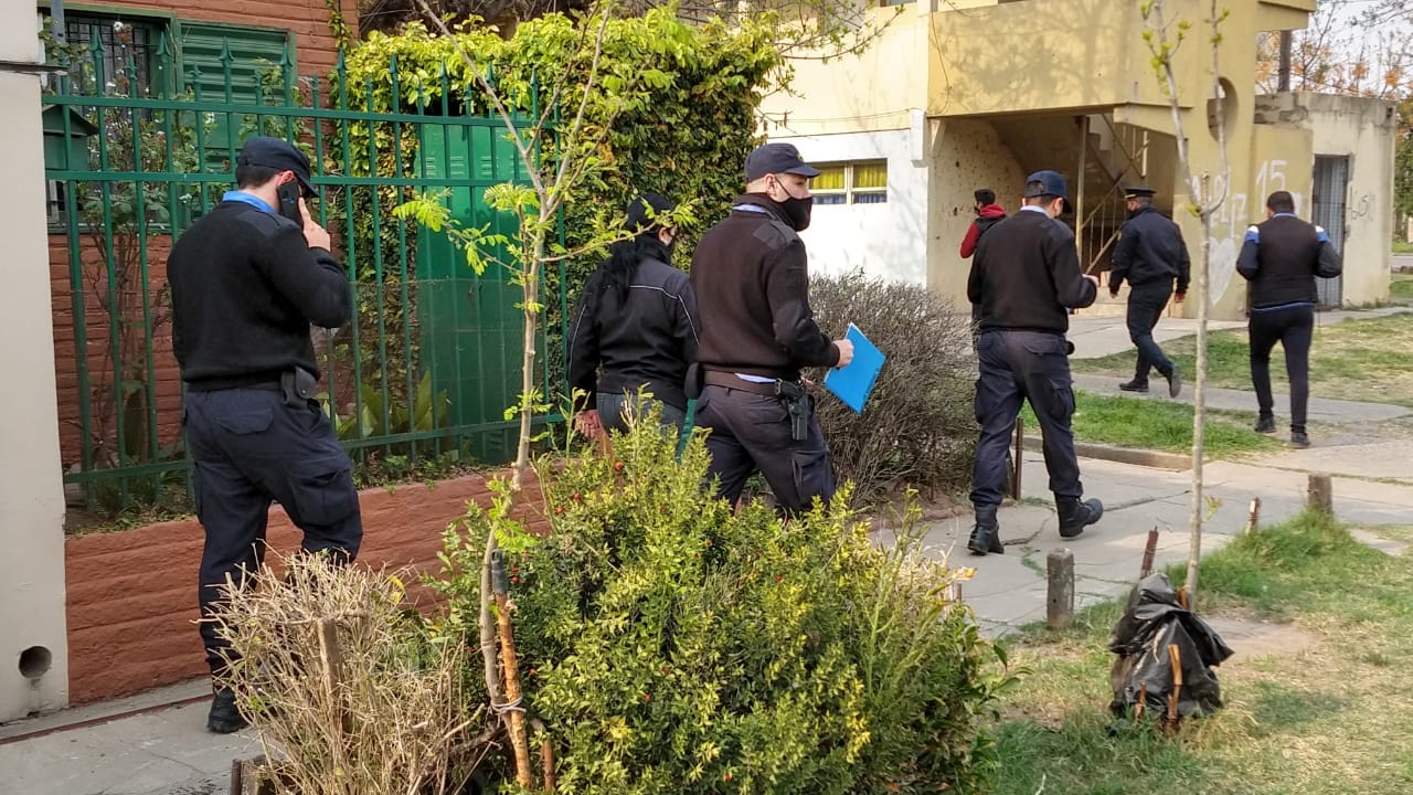 Importante allanamiento en barrio Malvinas por el robo a una camioneta: Un hombre fue demorado
