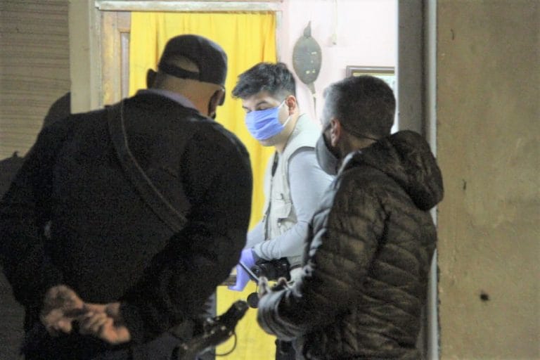 Una pelea terminó en disparos de arma de fuego en un bar de General Pico: Hay tres demorados y una camioneta secuestrada