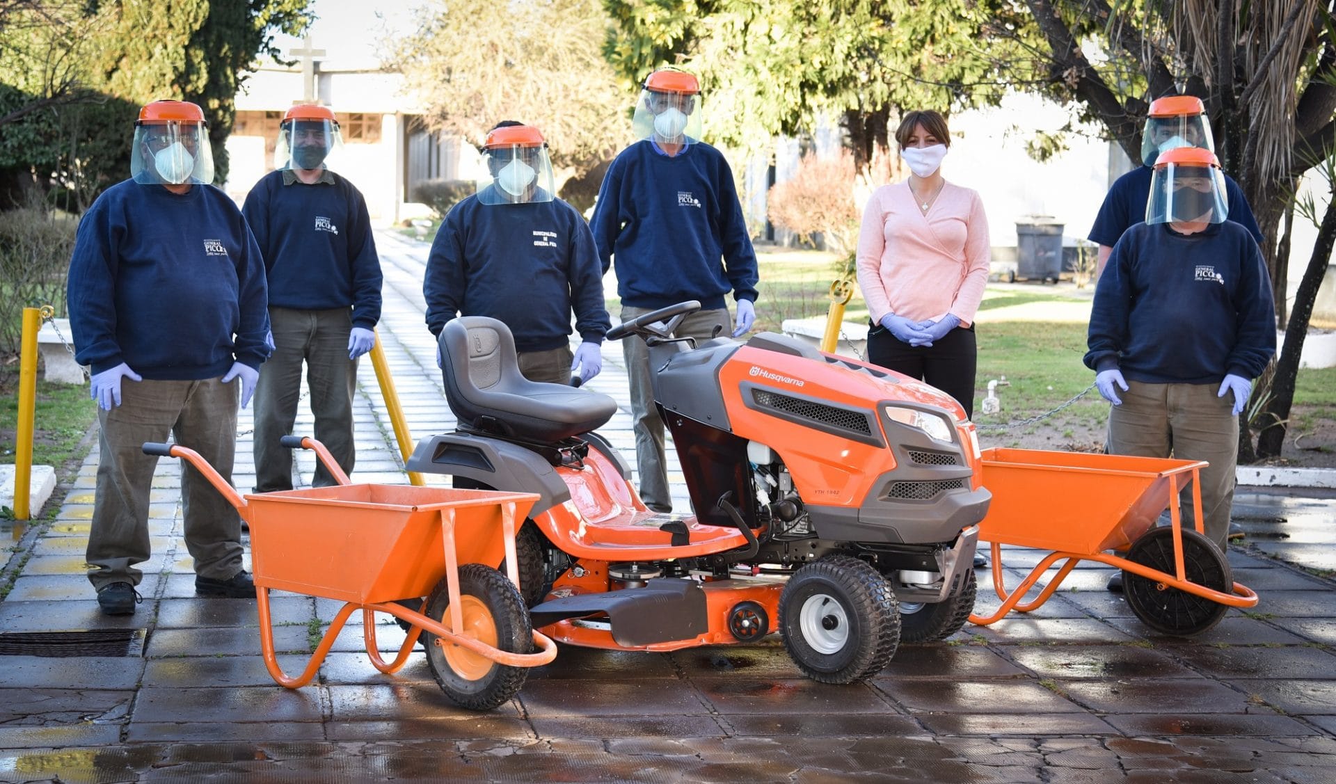 El cementerio de General Pico recibió un tractor de alta gama y lleva adelante distintas tareas de mantenimiento