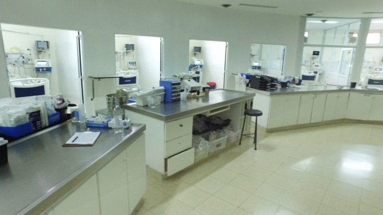 Terapista del Hospital Gobernador Centeno y la ardua tarea en el manejo de pacientes en la Terapia Intensiva