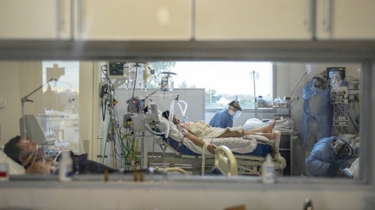 Contundente carta de los trabajadores de terapia intensiva: “No podemos más, nos están dejando solos”