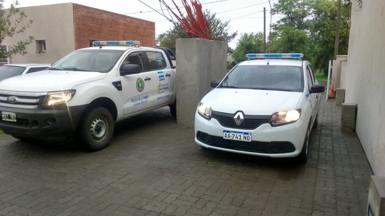 Intendente Alvear: La Policía impidió una reunión familiar de diez personas, notificó a otras catorce y secuestró varios vehículos