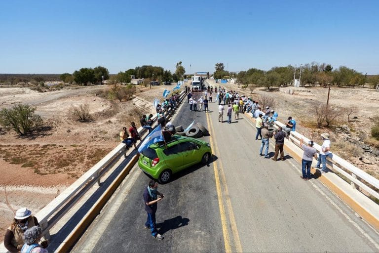 Productores agropecuarios de Córdoba, Mendoza y La Pampa cortan las rutas de acceso a San Luis por tiempo indeterminado