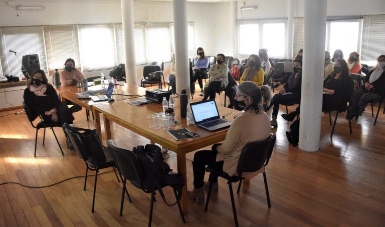 Funcionarias del municipio participan del taller «Pink Bunker» donde tratarán temas como la feminización en la política