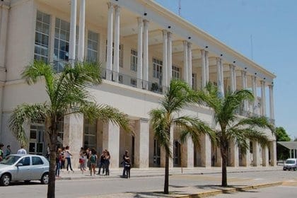 Córdoba: detienen a un profesor y a otras dos personas por cobrar a estudiantes para aprobar materias