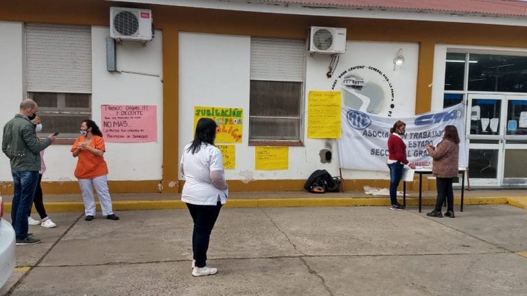 Aplaudida en el Hospital Centeno en reclamo de pase a planta de trabajadores de salud precarizados