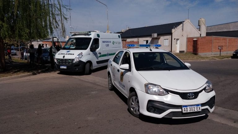 Accidente entre camioneta y bicicleta en barrio Federal: Una pequeña niña fue trasladada al Hospital