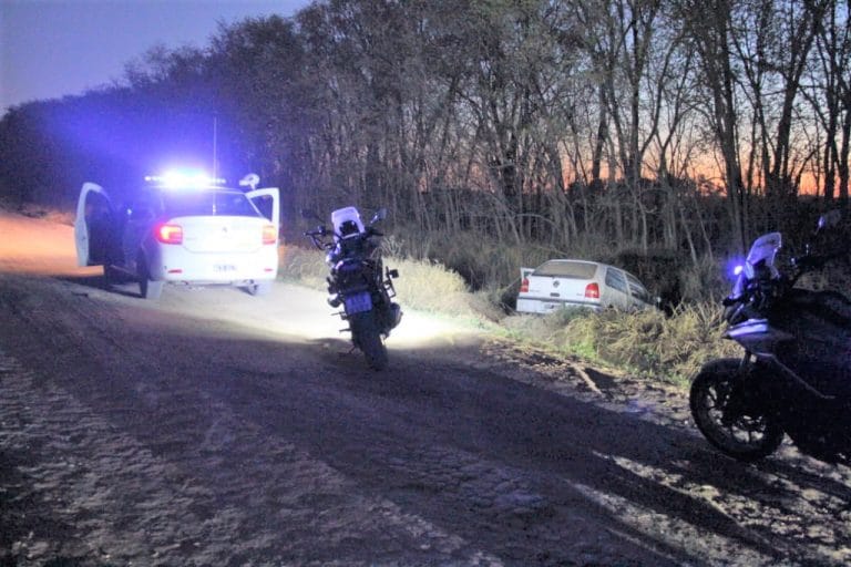 Un automóvil se despistó y terminó cayendo a una zanja camino a La Puma