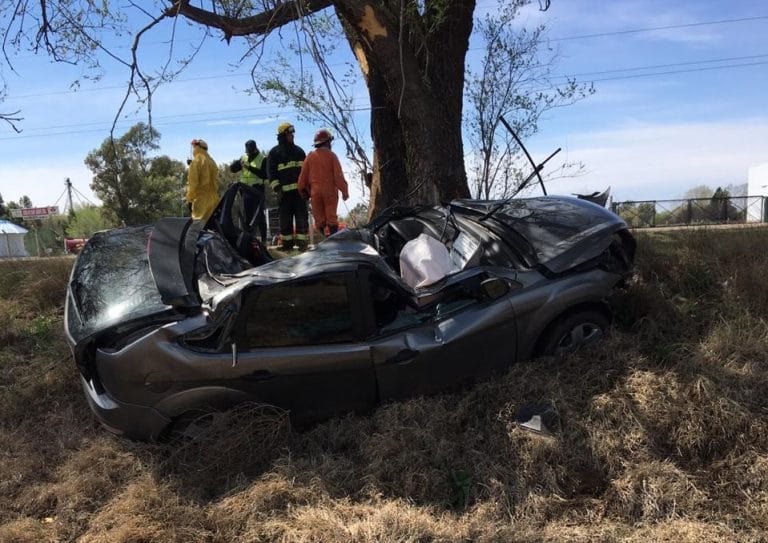 Accidente fatal en el acceso sur de Macachín: Murió un joven de 28 años oriundo de Miguel Riglos