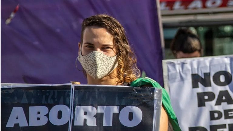 Organizan un “pañuelazo” online para pedir por el aborto legal