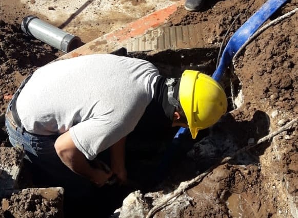 Atención: el suministro de agua potable se verá restringido producto de una cañería rota en calle 19 y Avenida San Martín