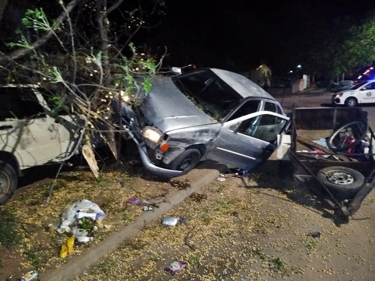 Impresionante choque en la madrugada piquense: tres personas fueron hospitalizadas