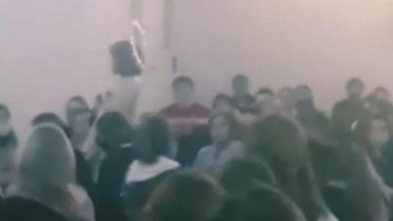 Córdoba: el cura dijo “quítense el barbijo, porque Dios los va a cuidar” hay 1000 aislados