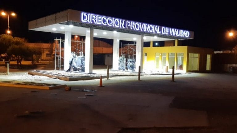 Detalles finales en la conclusión de la estación de servicio para Vialidad Provincial