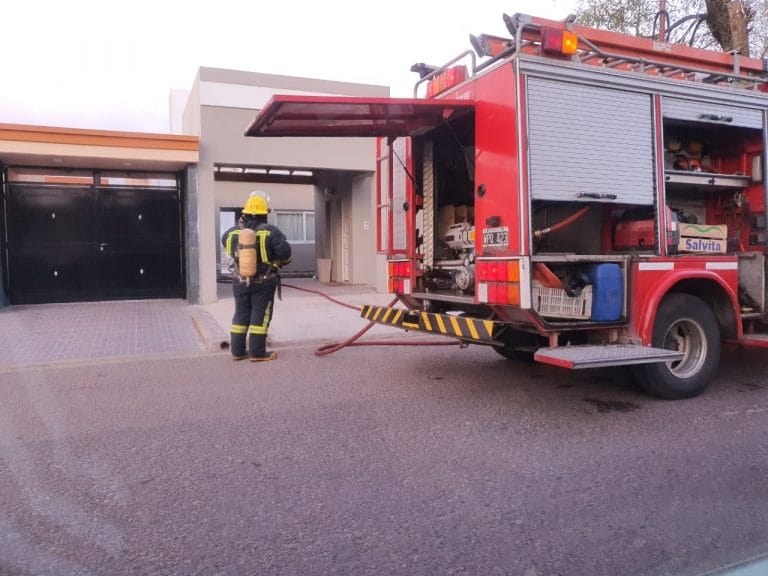 Bomberos acudió a un incendio de un patio de vivienda