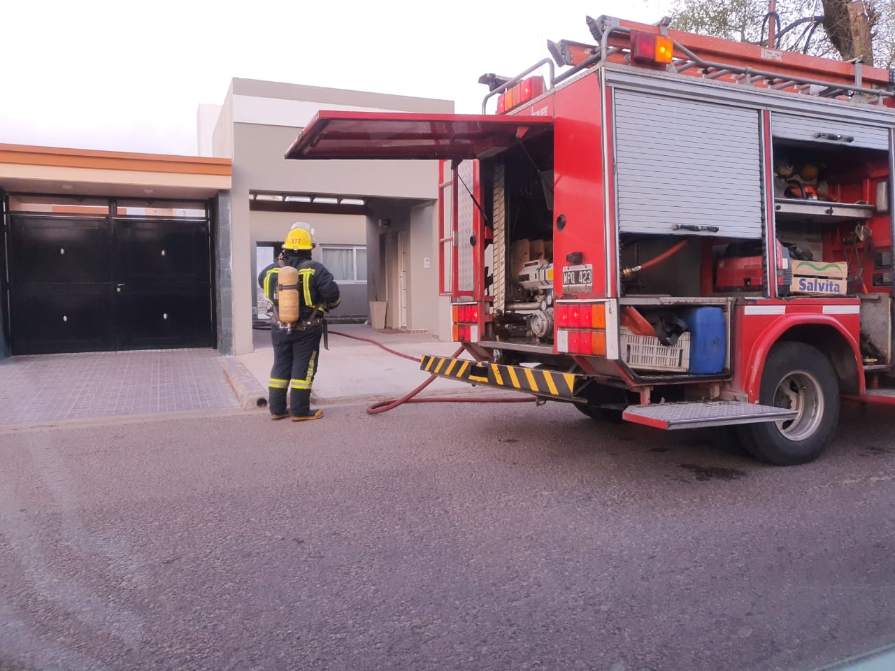 Bomberos acudió a un incendio de un patio de vivienda Bomberos acudió a un incendio de un patio de vivienda