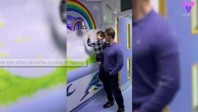 Un nene de 5 años tocó la campana que anuncia que venció al cáncer tras tres años de lucha