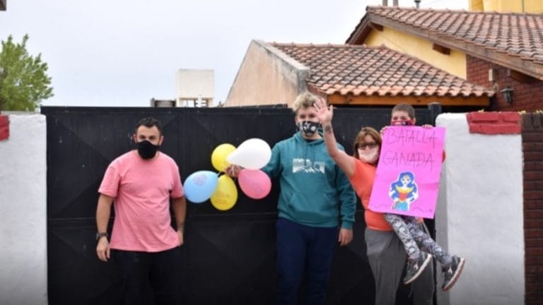 En plena pandemia: una nena de 9 años superó el cáncer con 200 transfusiones de sangre