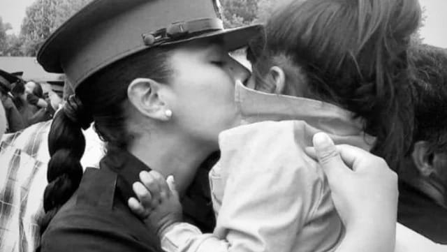 “El tutú de mamá”: la nena de 3 años que ve un patrullero y llora