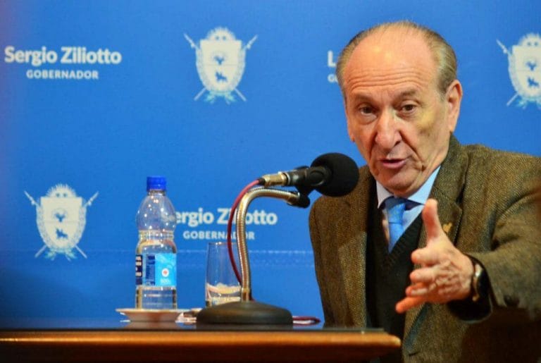 El ministro de salud pampeano aseguró que “los resultados de la irresponsabilidad han quedado a la vista en los brotes registrados”