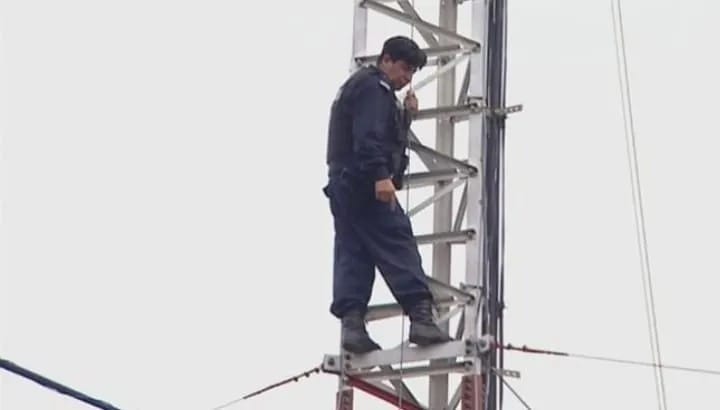 La Matanza: Un policía se atrincheró y amenazó con arrojarse de una torre