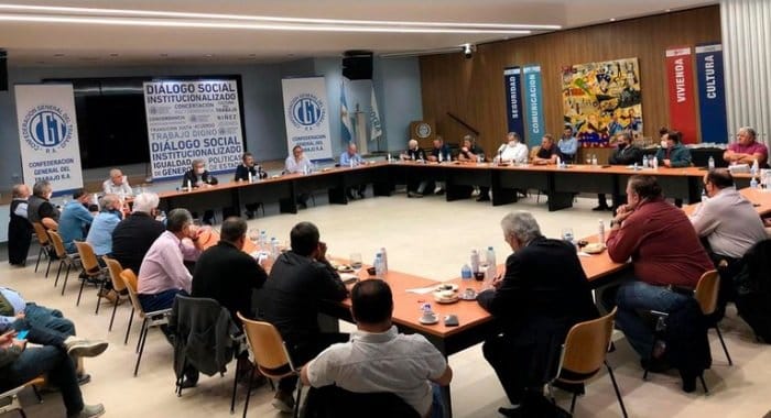 El Gobierno prorrogó la vigencia de los actuales mandatos en los sindicatos hasta febrero de 2021