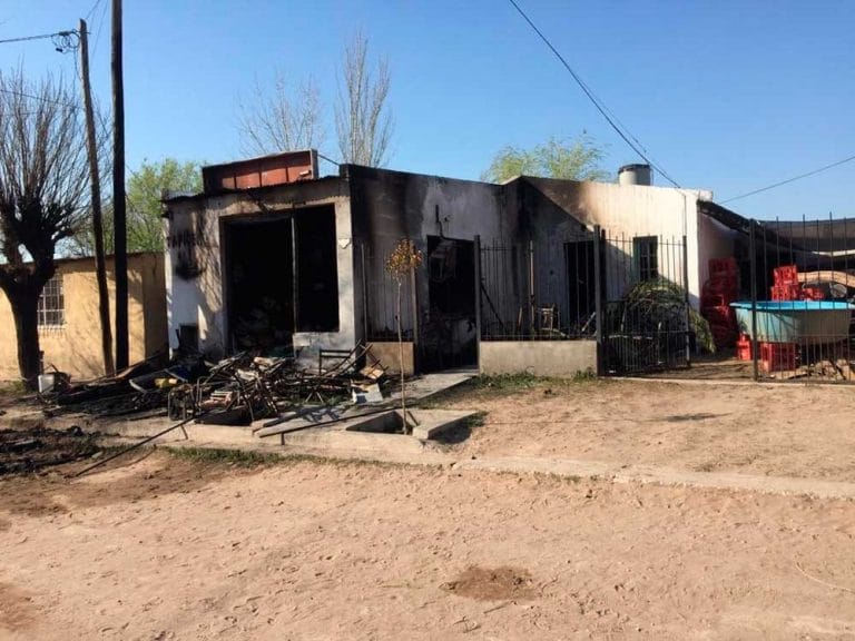 Tres condenados por el incendio intencional de una tapicería en Santa Rosa donde había dos menores