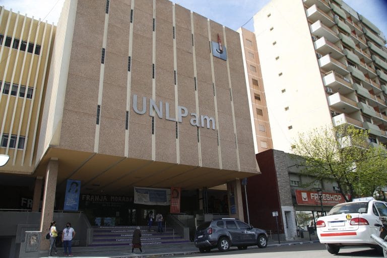 Desde el Consejo Interuniversitario Nacional, del que forma parte la UNLPam, buscarán «la inclusión de la comunidad universitaria de docentes y nodocentes en las prioridades de vacunación»