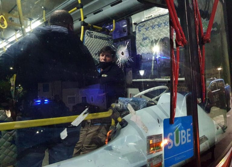 Villa Lugano: una policía mató de un tiro a un chico de 15 años que subió a robar a un colectivo