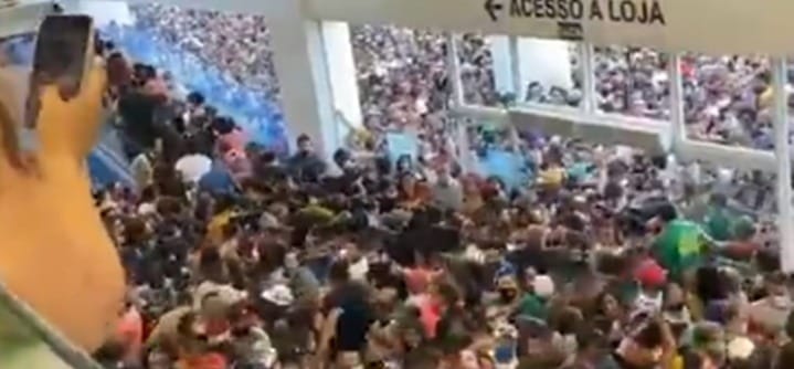 Brasil: descontrol y avalancha de gente en la apertura de un shopping