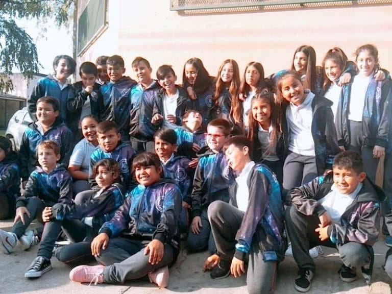 La Plata: tienen 11 años y le donaron dinero a una alumna del mismo colegio para que pueda construir su baño, “Dejan una gran huella de solidaridad y compañerismo”