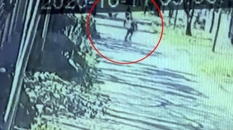 En Berazategui la víctima de un robo le arrebató el arma a al ladrón, lo corrió y lo mató