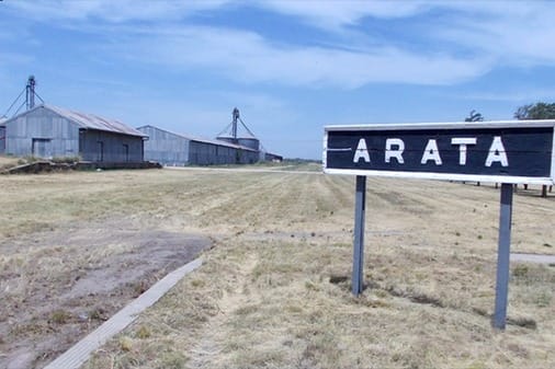 A pesar de tener más de 100 aislados, la policía de Arata debió intervenir en dos domicilios donde había gran cantidad de jóvenes reunidos