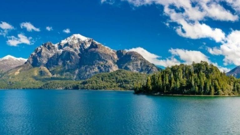 Habilitan actividades vinculadas al turismo en Bariloche como “prueba piloto” para una reapertura