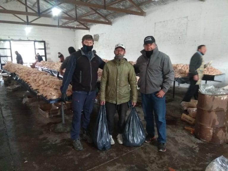 Pollada de Bomberos en La Rural: Los 1.800 menudos fueron donados a merenderos, entidades y una Iglesia