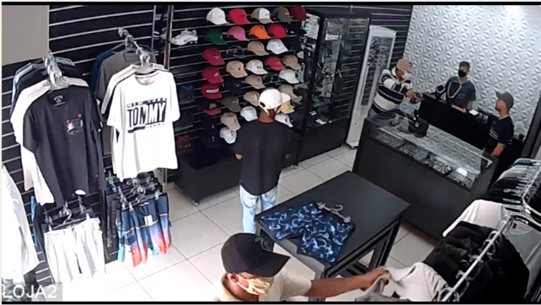 Brasil: lo asaltaron en su comercio y mató a tres ladrones