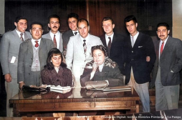 La Joven Poesía Pampeana: La historia del traidor entre los escritores