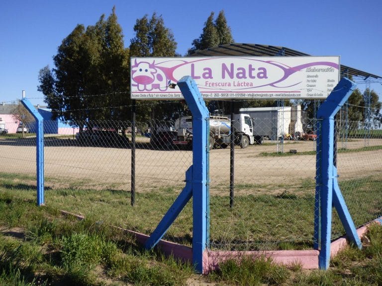 Pueblo pampeano produce 100 mil litros diarios de leche: “Se cuenta con más de 30 empleados, es la Planta que opera con más litros en toda la Provincia”