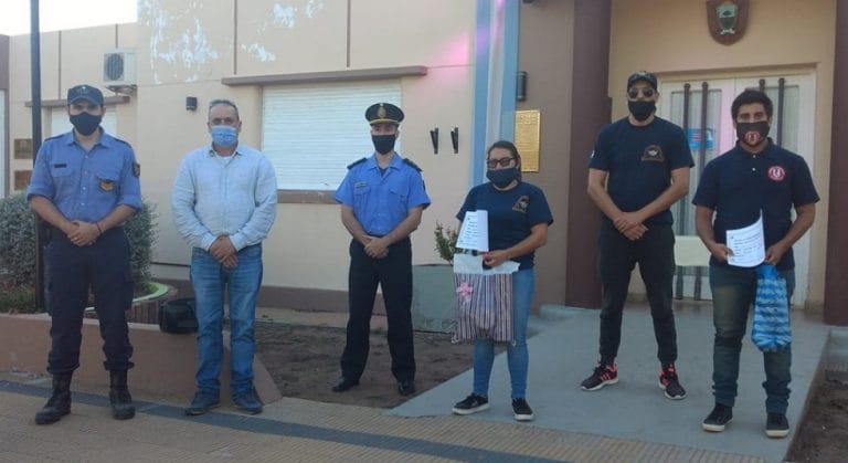 Emotivo reconocimiento para los Bomberos que le salvaron la vida a una niña de tres años en Embajador Martini: “Les agradecemos por su compromiso y pasión”