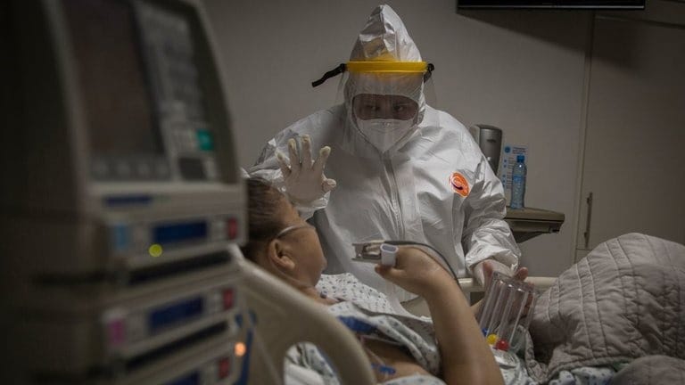 La historia de la joven que es Miss Argentina y trabaja como enfermera de pacientes con coronavirus