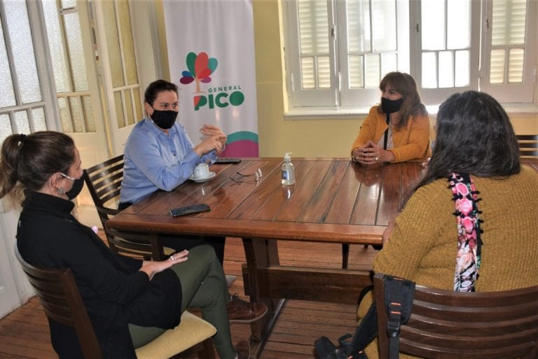 Grupo de padres y personas sordas e hipoacúsicas se reunieron con Alonso por el «cupo laboral para personas con discapacidad»