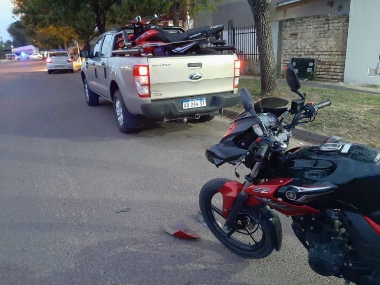 Choque entre moto y camioneta dejó una persona hospitalizada