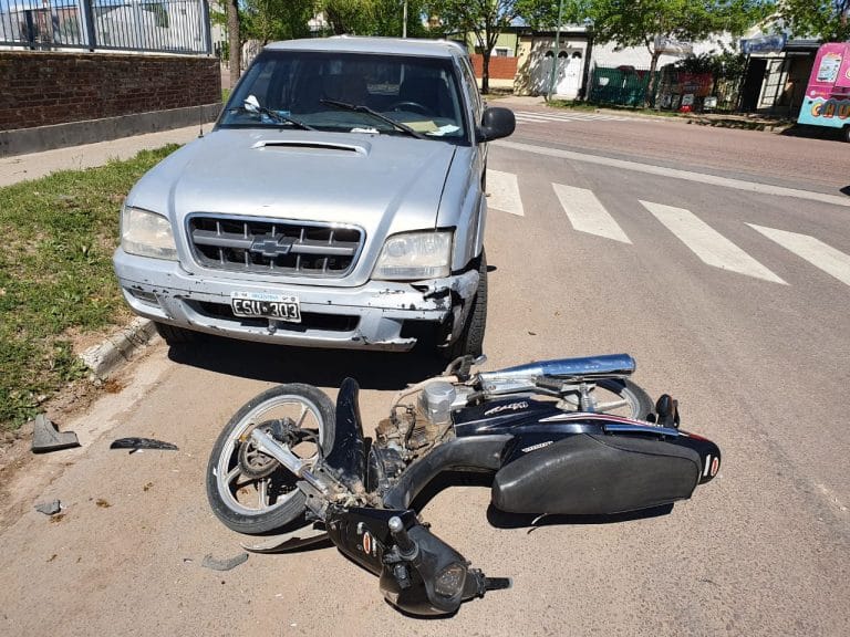 Un nena de 14 años sufrió «fractura de clavícula» tras chocar una camioneta estacionada